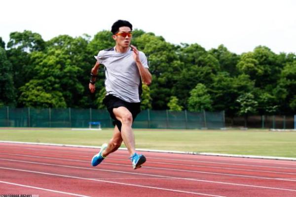 适合三个人共同参与的有趣体育项目